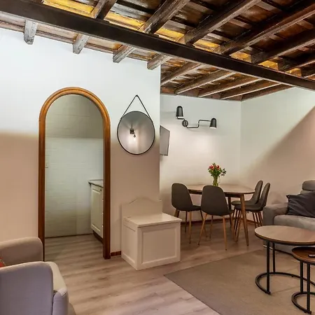 Giubbonari 23 - Fromhometorome Apartment