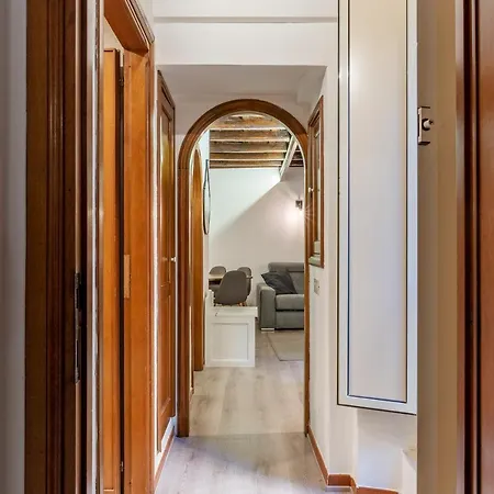 Giubbonari 23 - Fromhometorome Apartment